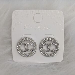 Gorgeous Fashion Silver Stud Earrings Add a touch of sparkle to your outfit 🩷